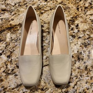 NWOT Bandalino Cream Loafers